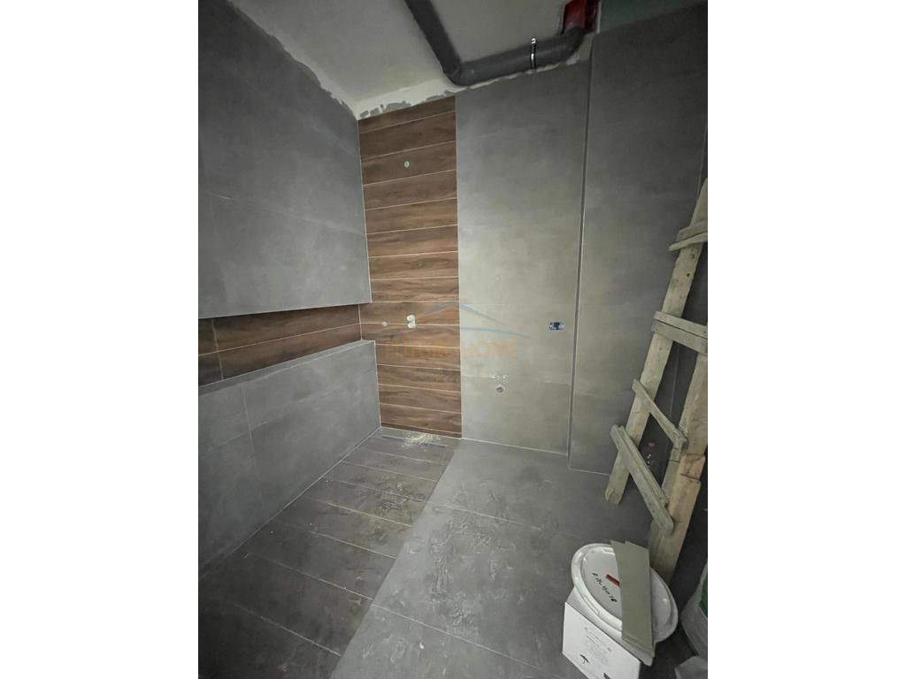 Shitet Apartament 2+1+Post Parkimi, Lakeside, Liqeni i Farkes