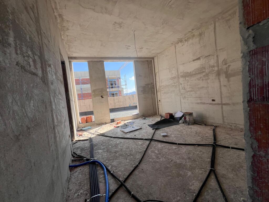 Shitet apartament 3+1+2  Bulevardi Ri