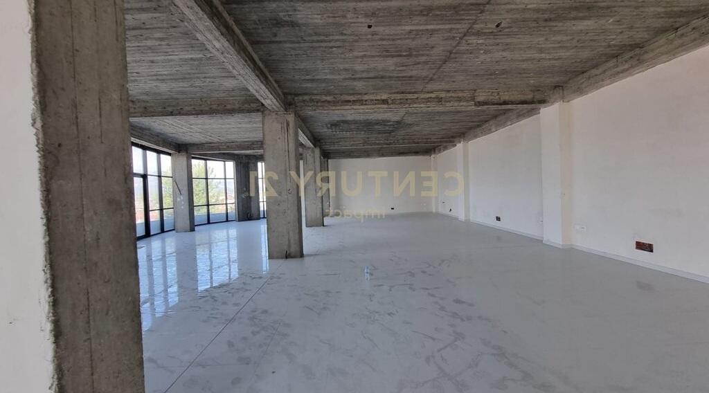 Multifunctional space for rent, Kamëz