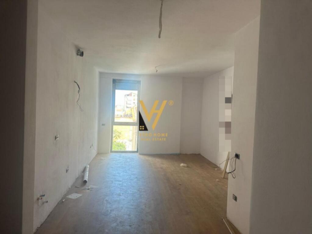 OFFICE 56 M2 FOR RENT NEAR THE RED SCHOOL 550 EURO
