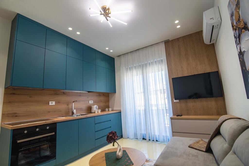 Super ap 1+1 in centro (via di Durazzo caffè Flora)