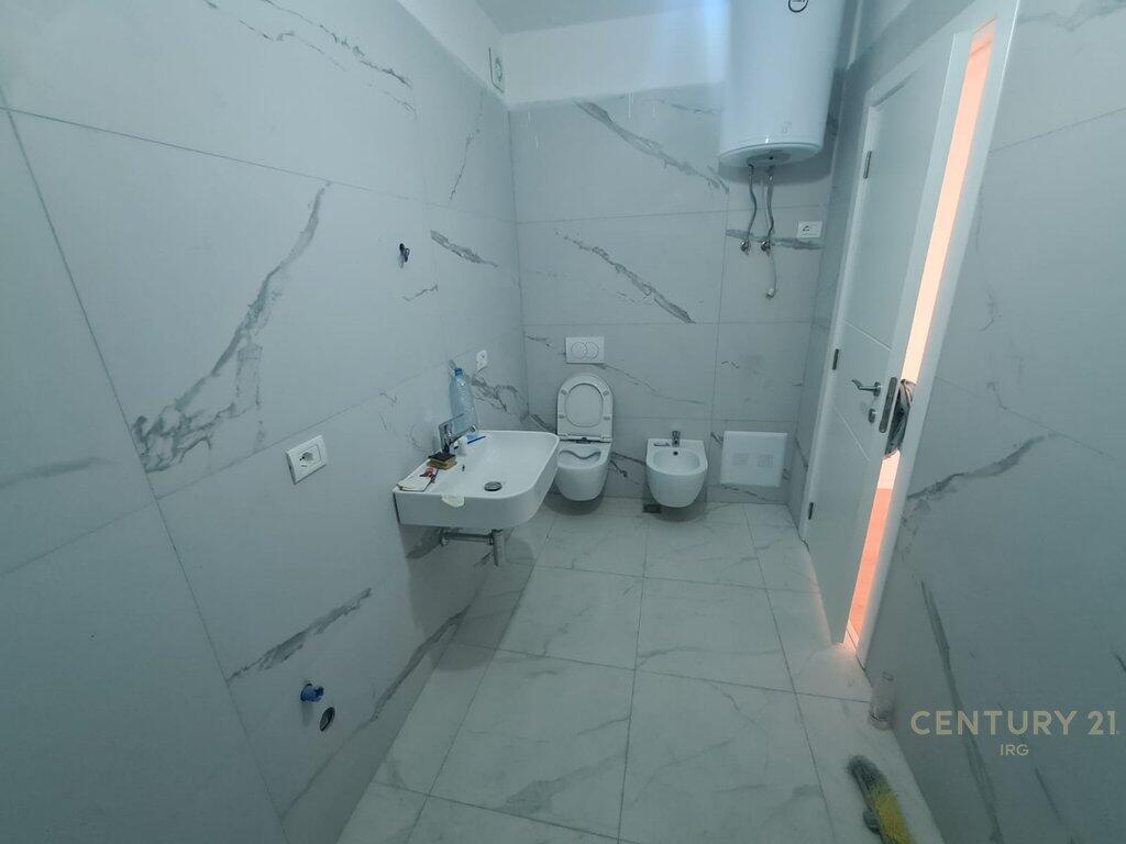 Apartament 2+1 per shitje te Shkolla e Kuqe