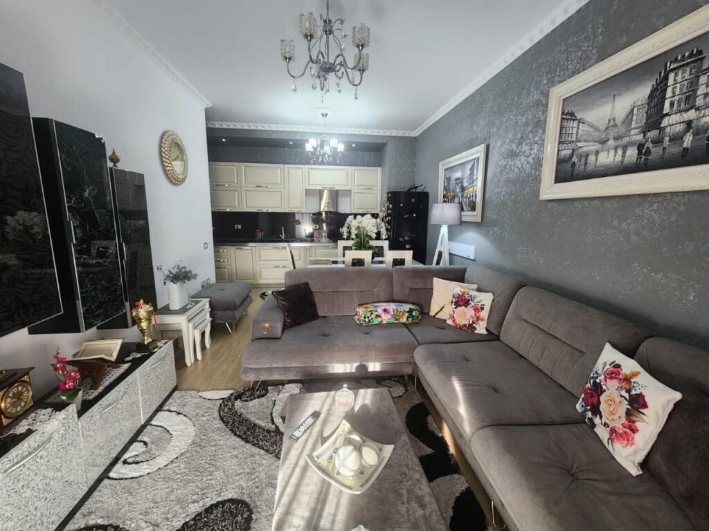 Jepet Me Qera Apartament 2+1+2 Tualete + 2 Ballkone