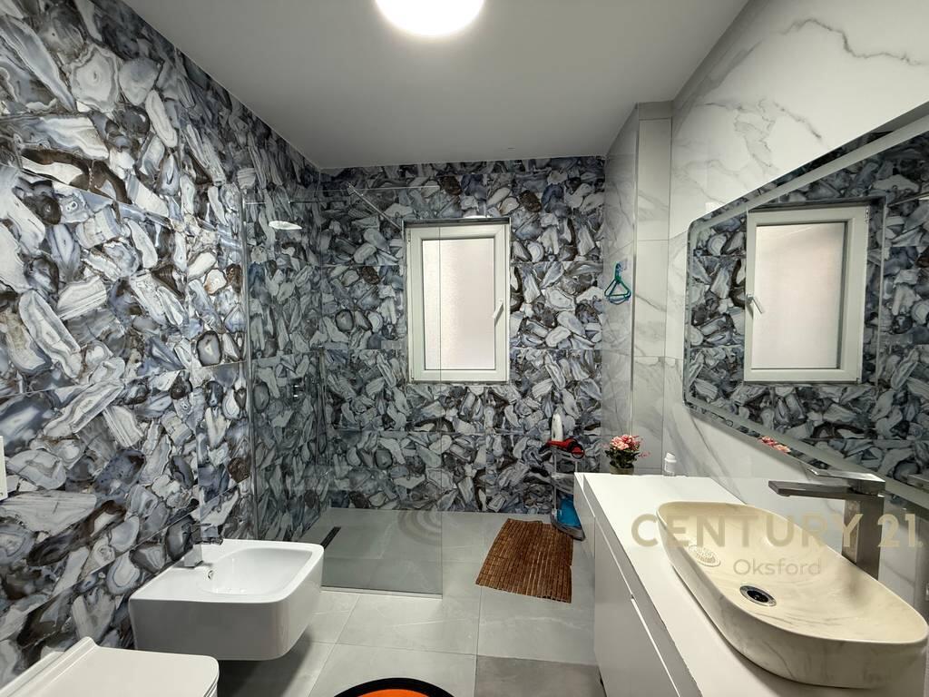 Jepet me Qira Apartament Modern 3+1+2 pranë Ambasadës Amerikane!