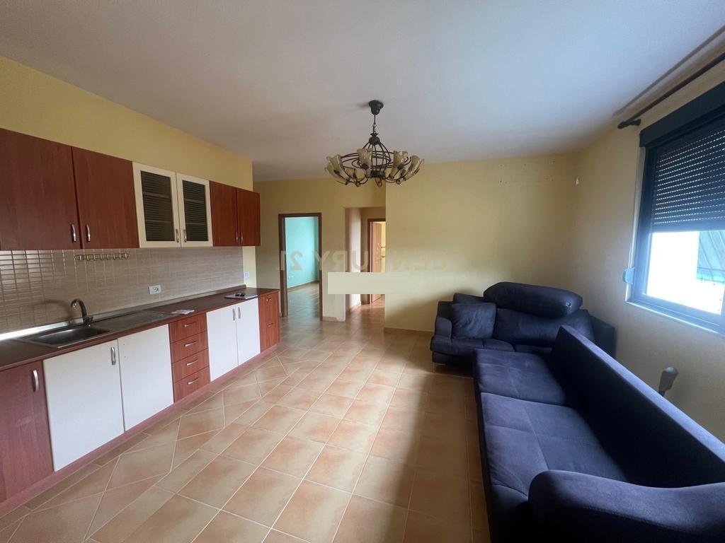 OFROJME  ME QIRA APARTAMENT 3+1+2 TEK MINISTRIA E JASHTME