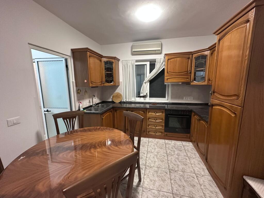Jepet me qira 2+1 QENDER TE CIRKU 600 mije
