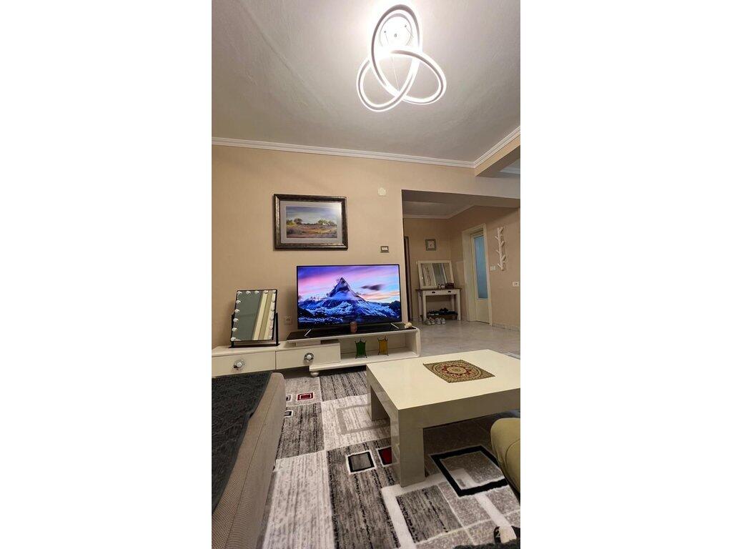 TE KAFE FLORA JAPIM APARTAMENT 2+1 ME QIRA 600 € /Muaj