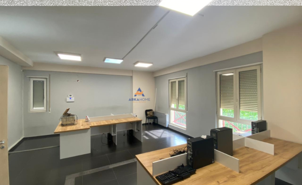 JEPET ZYRE ME QERA 527M2 "PRANE HILTONIT,AFER ME KOMPLEKSIN DELIJORGJI" 5000 EURO