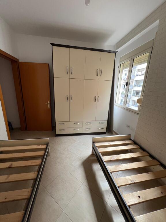 Apartment 2+1+1, Yzberisht!