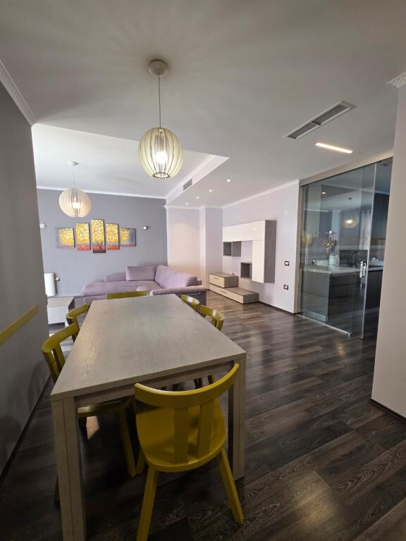 APARTAMENT 2+1+POST PARKIMI ME QERA, RRUGA E KOSOVAREVE