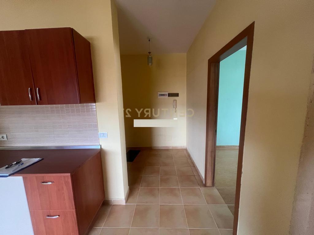 OFROJME  ME QIRA APARTAMENT 3+1+2 TEK MINISTRIA E JASHTME