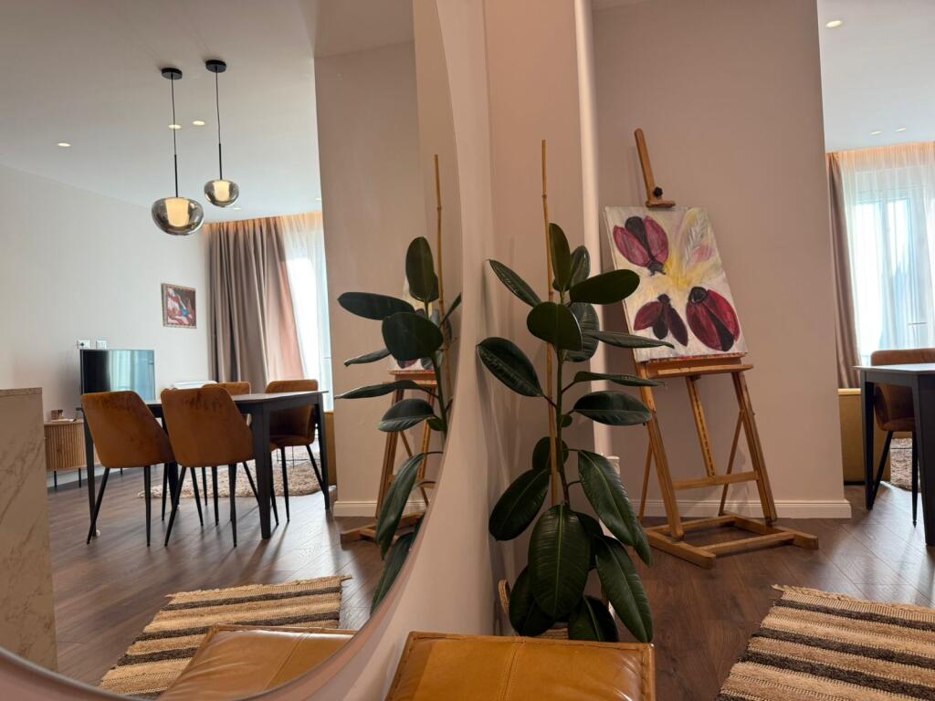 Apartment 2+1 for rent at Komuna e Parisit