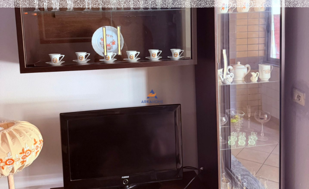 JEPET APARTAMENT ME QERA 2+1+BALLKON "UNAZA E RE,PRANE BAR ARTISTIT" 550.000 LEKE