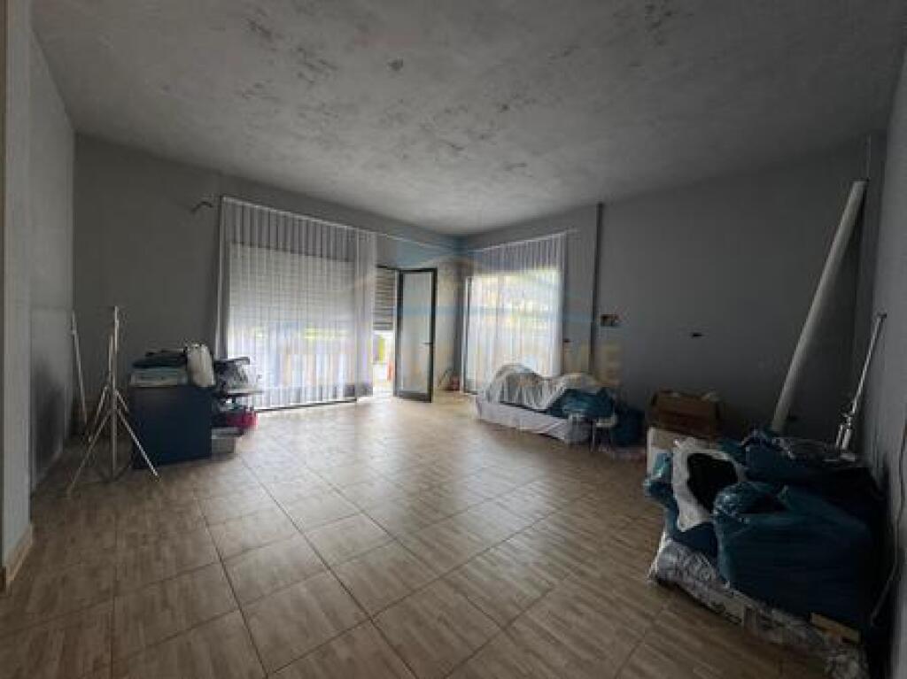 Affitto, Locale Commerciale, Campo di Aviazione.