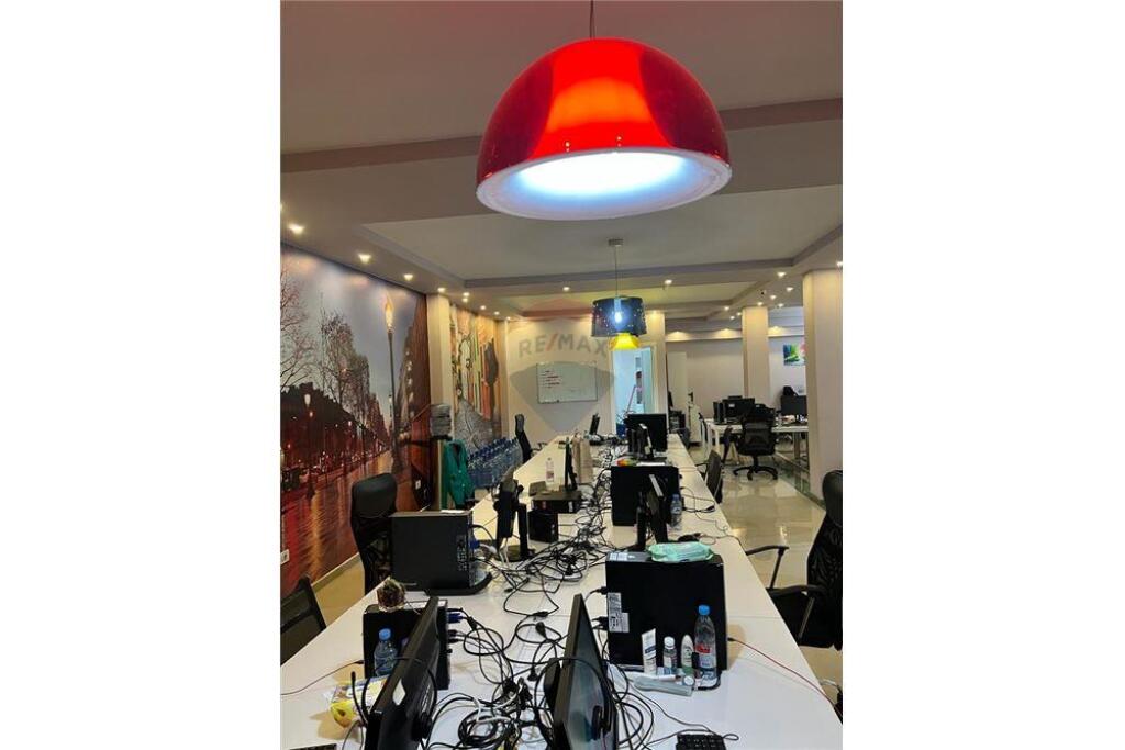 OFFICE FOR RENT IN A BUSINESS BUILDING IN ASTIR