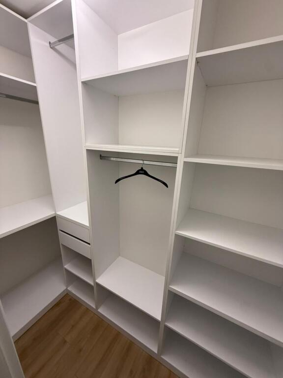 🏡 Jepet apartament 2+1+Post Parkimi me qira te Parku Olimpik, Komuna e Parisit