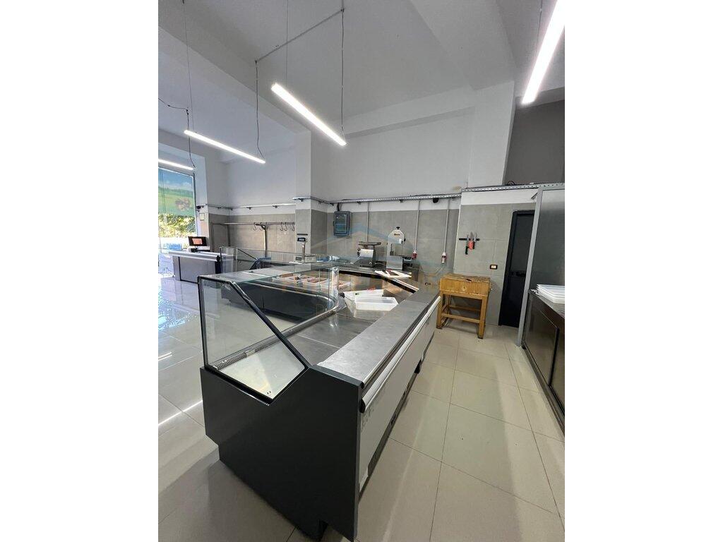 In vendita, Locale, Nuovo Anello, Tirana