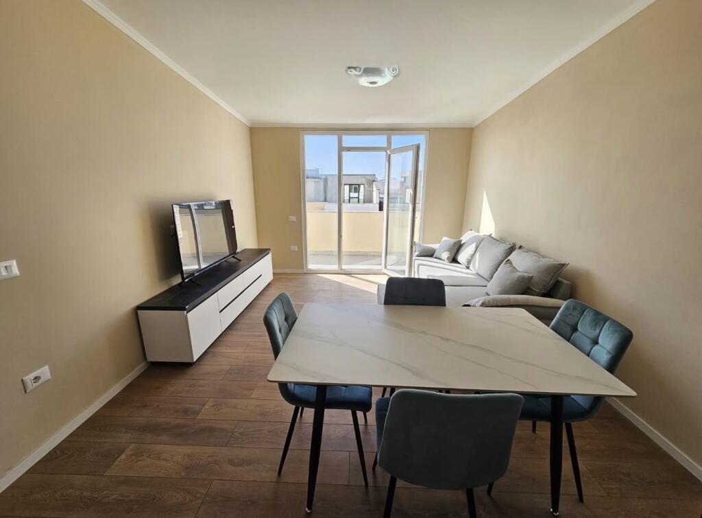 Shitet apartament 2+1 ne plazh iliria