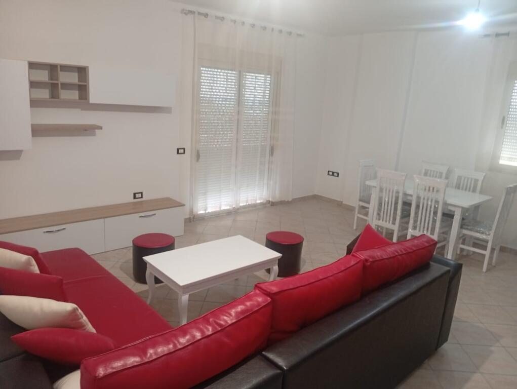 🏖️ Jepet me qira super apartament me pamje spektakolare në Plazh, Durrës! 🌅
