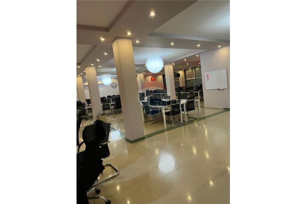 OFFICE FOR RENT IN A BUSINESS BUILDING IN ASTIR