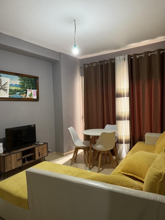 Apartament me qera 1+1 pranë market “Diambe” në Astir