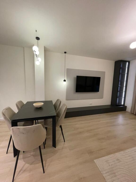 Jepet me qira apartament 2+1+2 tek Ambasada Amerikane.