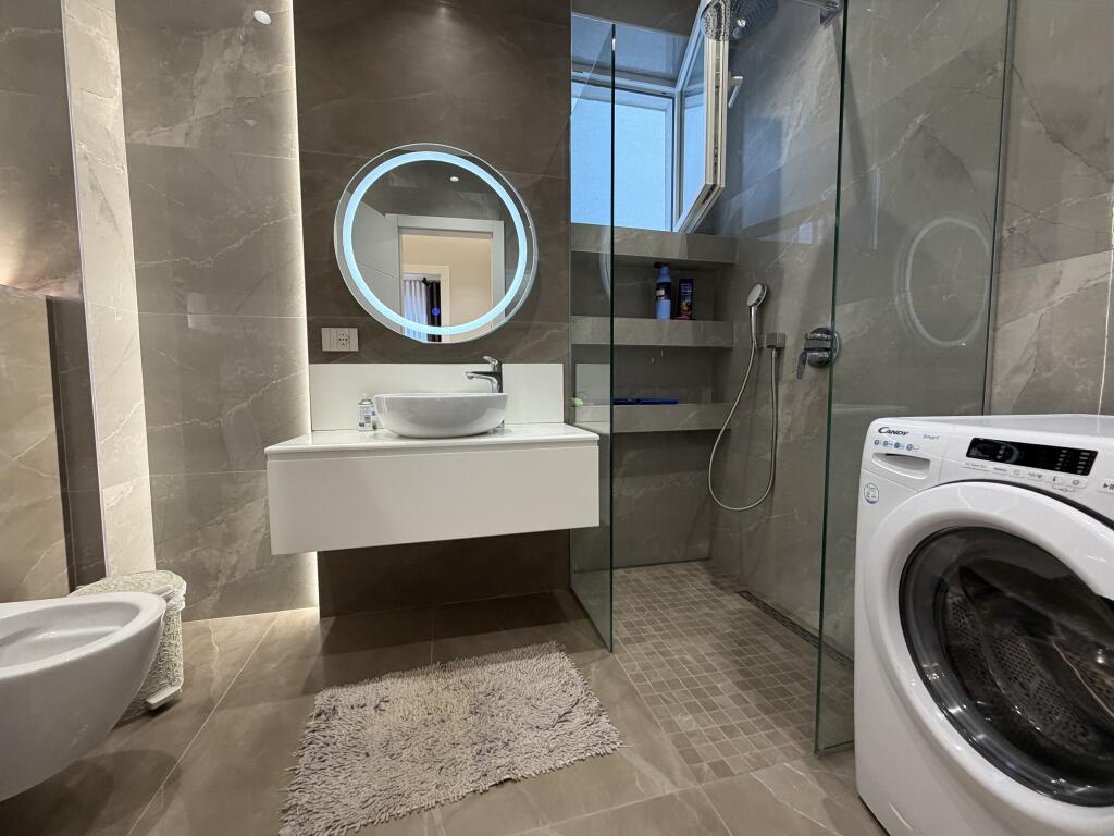 Apartament 2+1+2 Parking per qira tek FZ tek Liqeni i Thate.