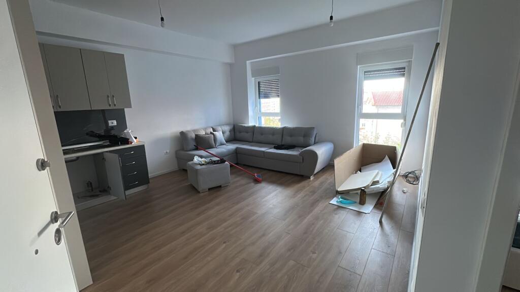 Apartament me qera 1+1
