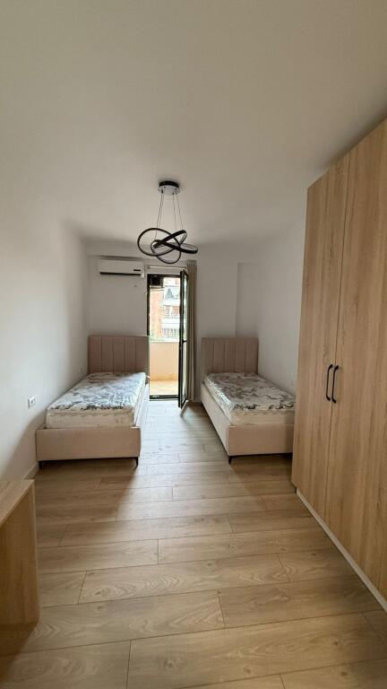 🏢Prane Rezidences “Kodra e Diellit” 1jepet me qera apartament 2+1,i mobiluar. 800Euro