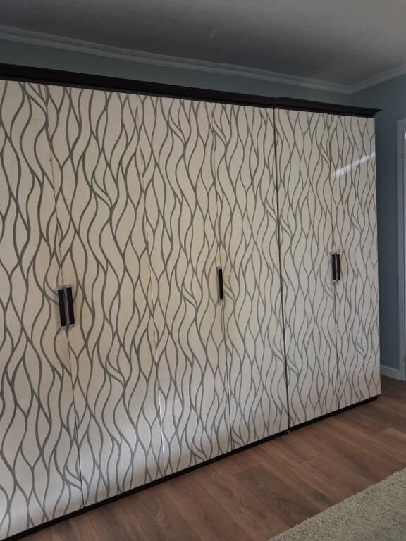 🏢A Selvia, vicino al Supermercato Spar, si affitta appartamento 1+1 arredato, 65.000 Leke