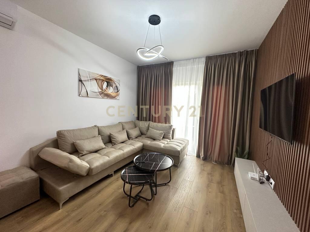 ZOGU I ZI, APARTAMENT 2+1 PER QIRA