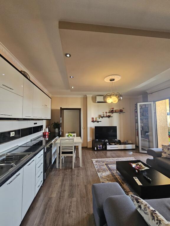 VENDESI APPARTAMENTO 2+1 – EX CAMPO DI AVIAZIONE 📍 Posizione: Ex campo di aviazione 🏢 Piano: 9 ultimo 📐 Superficie: 85 m² lordo / 74 m² netto prezzo :163.000 euro