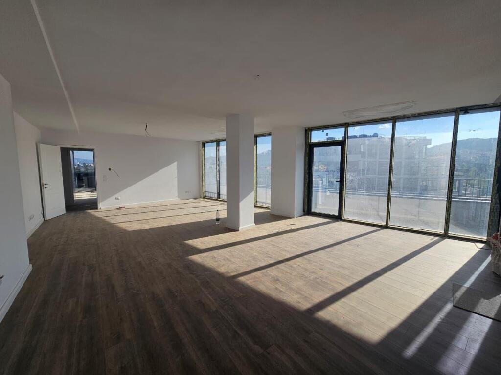 APPARTAMENTO IN VENDITA 3+1+2+POSTO AUTO A LAKE VIEW VIA KOSOVAREVE