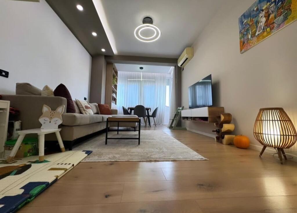 21 DHJETORI, shesim SUPER apartament 1+1