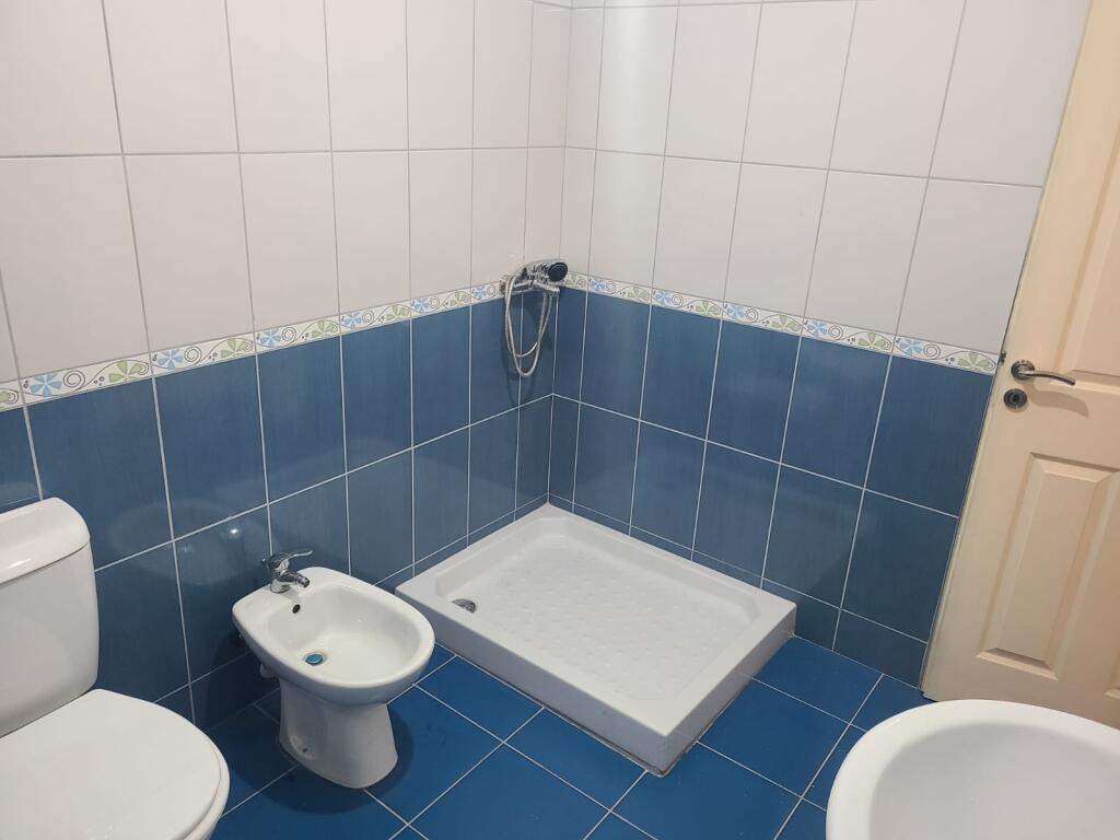 🏡 Vendesi in vendita 2+1+2 a Yzberisht – Palazzo Unico