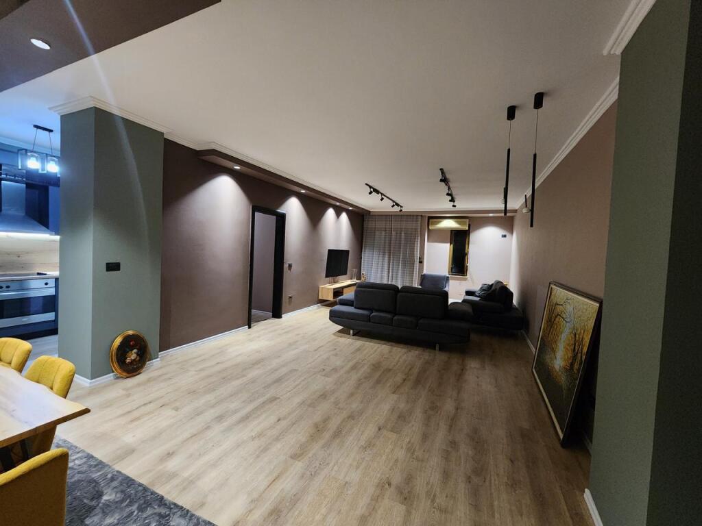 Apartment 3+1+2 for rent in 21 Dhjetori!