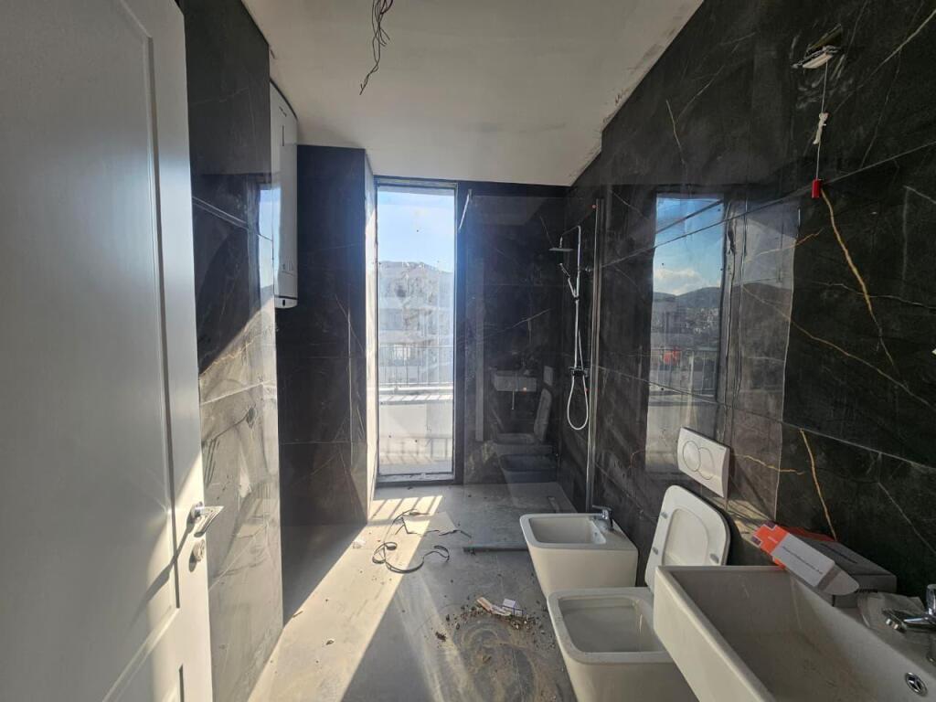 APPARTAMENTO IN VENDITA 3+1+2+POSTO AUTO A LAKE VIEW VIA KOSOVAREVE