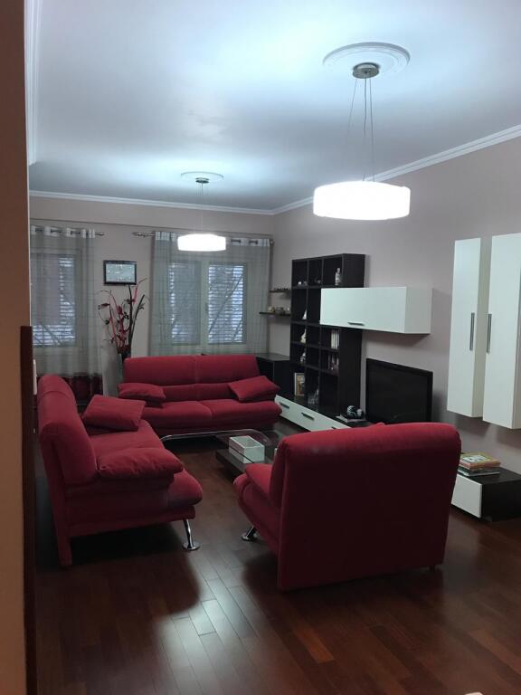 SHITET APARTAMENT 2+1+POST PARKIMI rr. KOSOVAREVE