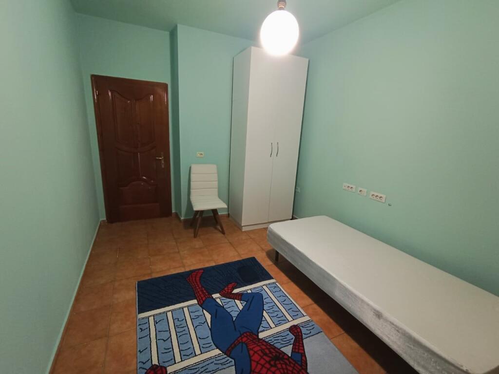 🏢Kinostudio,Rr.Aleksander Moisiu jepet me qera apartament 2+1+2,i mobiluar 50,000Leke