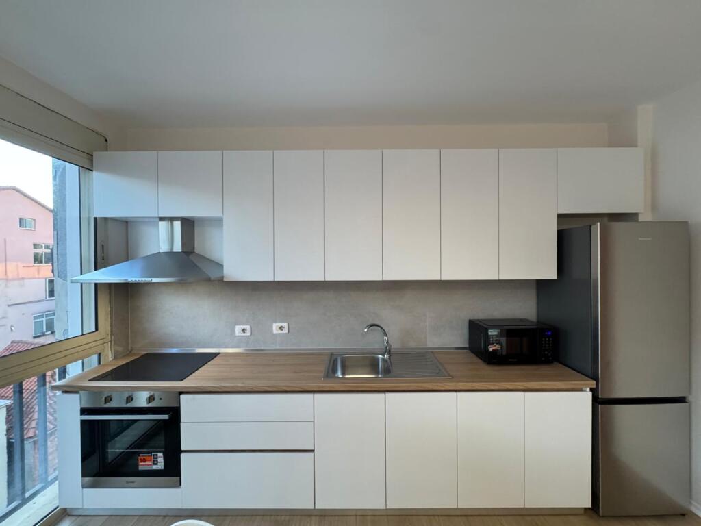 APARTAMENT 1+1 ME QIRA , RRUGA E KAVAJES /QENDER