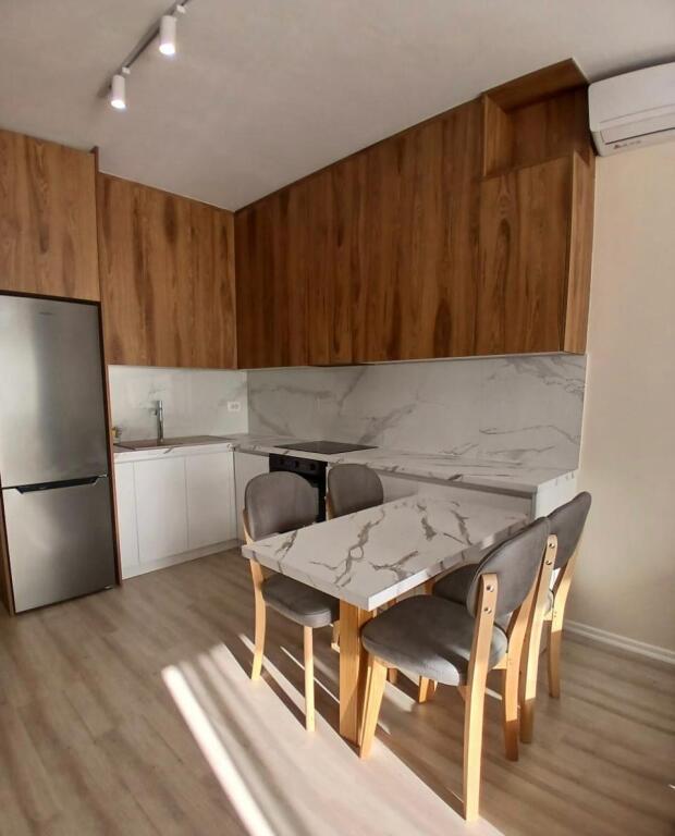 Jepet Apartament Me Qera, Ne Zog Te Zi