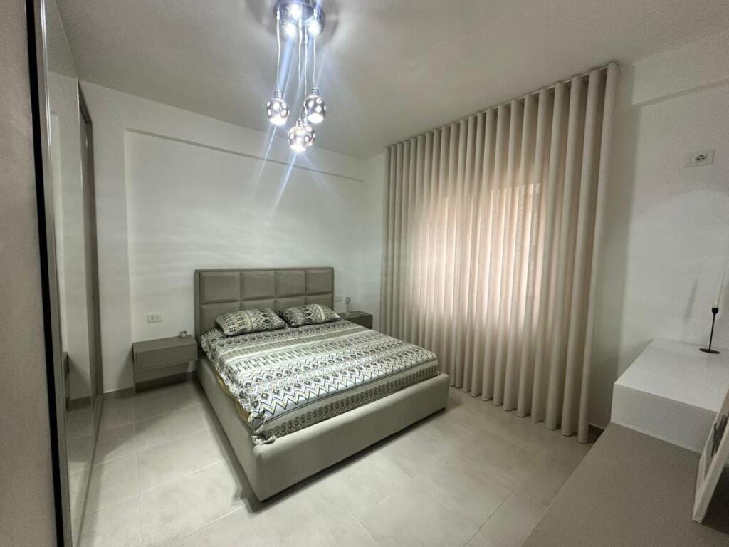 Apartament 2+1 me garazh për qira afatgjatë në Vlorë