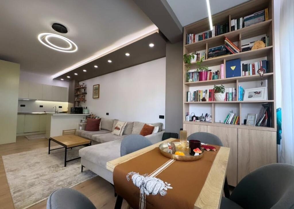 21 DHJETORI, shesim SUPER apartament 1+1