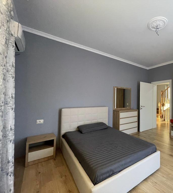 VILLA SU TRE PIANI IN AFFITTO A MULLET