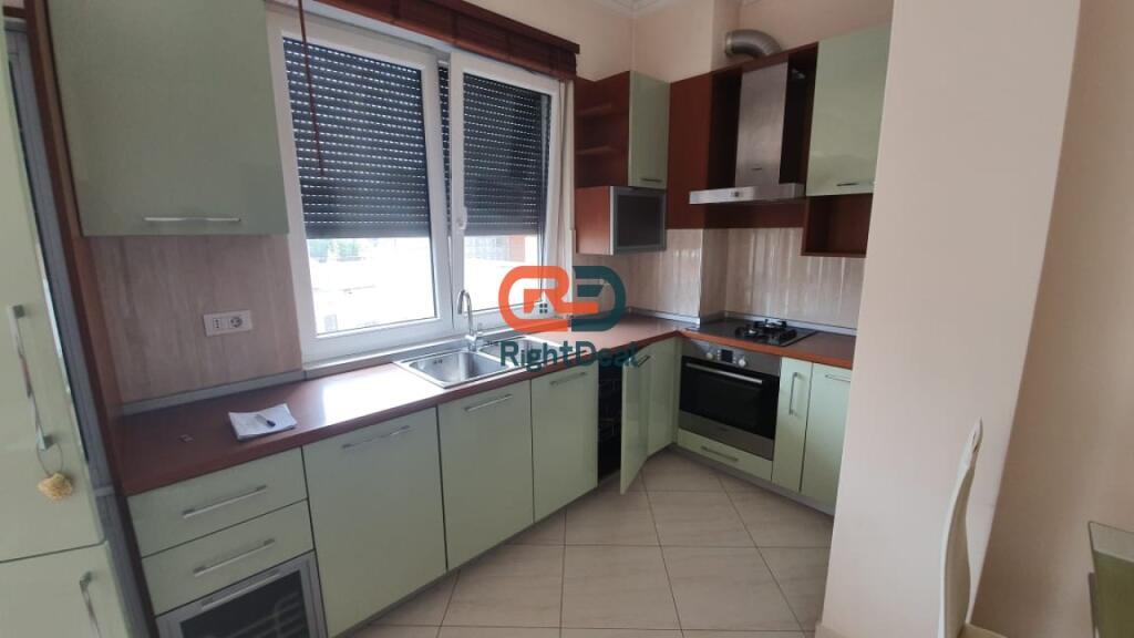 Tek Rruga E Bogdaneve, Jepet Me Qira Super Apartament 1+1 !!