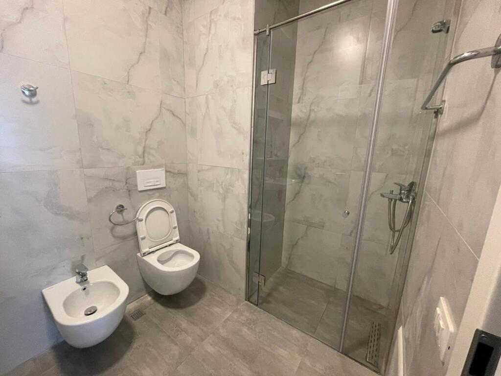 In affitto 2+1, 21 Dhjetori