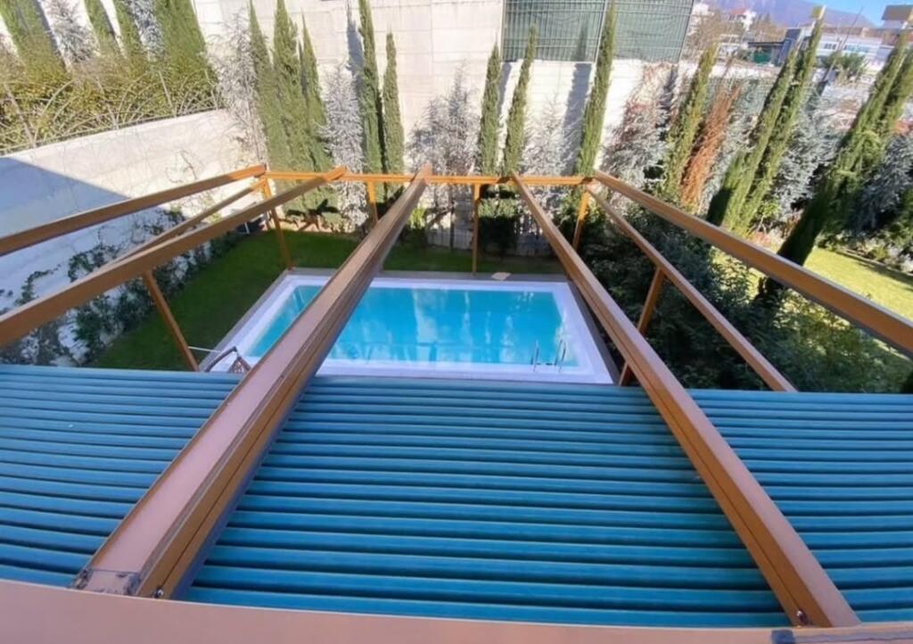 Rruga Elbasanit, Pallati Brigadave, ne Rezidencen me te bukur! shesim SUPER VILE, me pishine