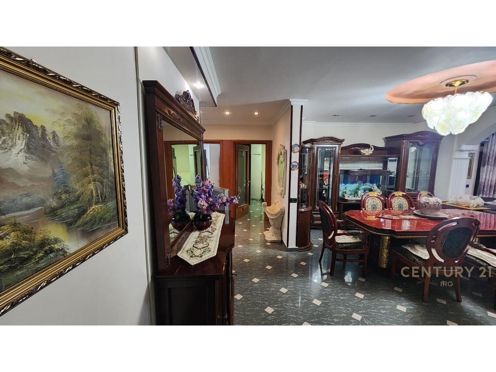 QIRA APARTAMENT 3+1 KOMUNA E PARISIT, KRISTAL CENTER! 800 € /Muaj