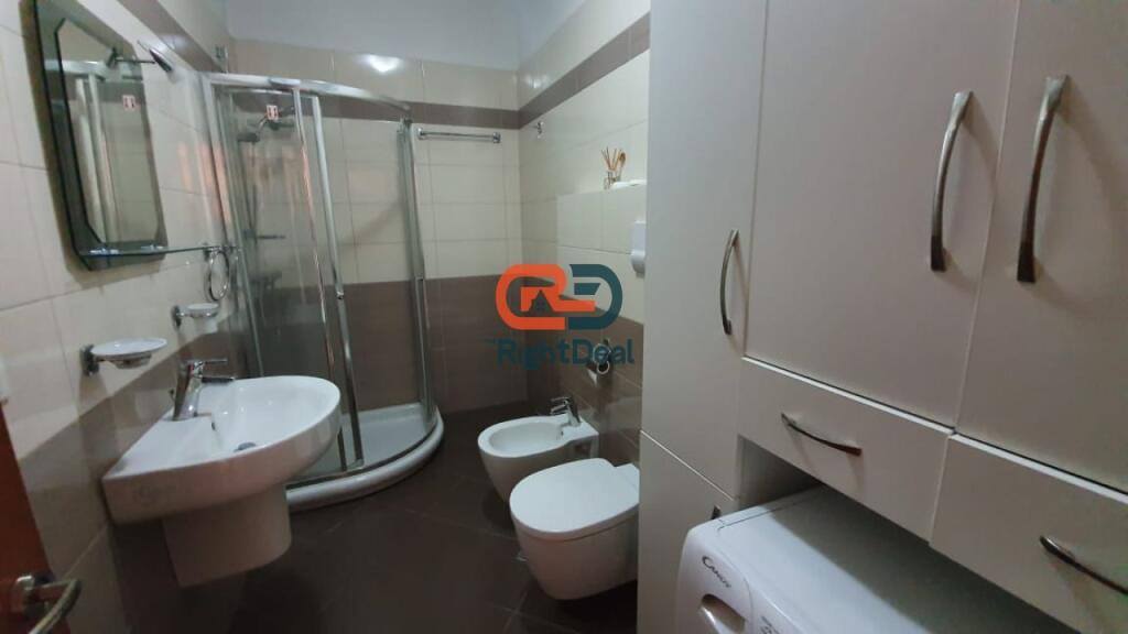 Tek Rruga E Bogdaneve, Jepet Me Qira Super Apartament 1+1 !!