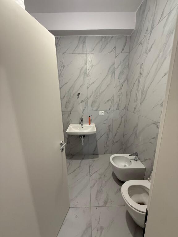 Shitet apartament 2+1+2 tek Ali Demi Kompleksi Kaimi !